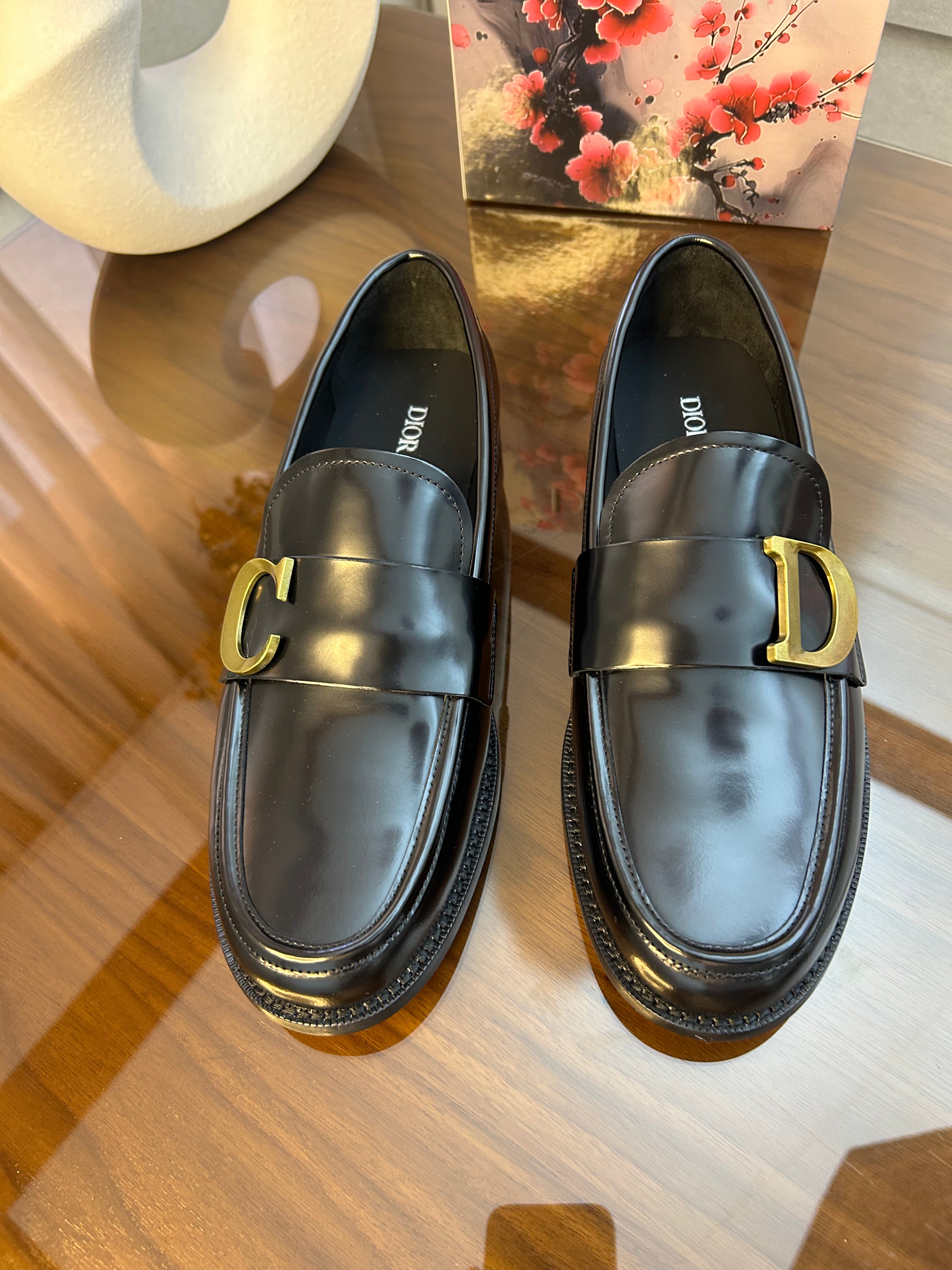 DIOR